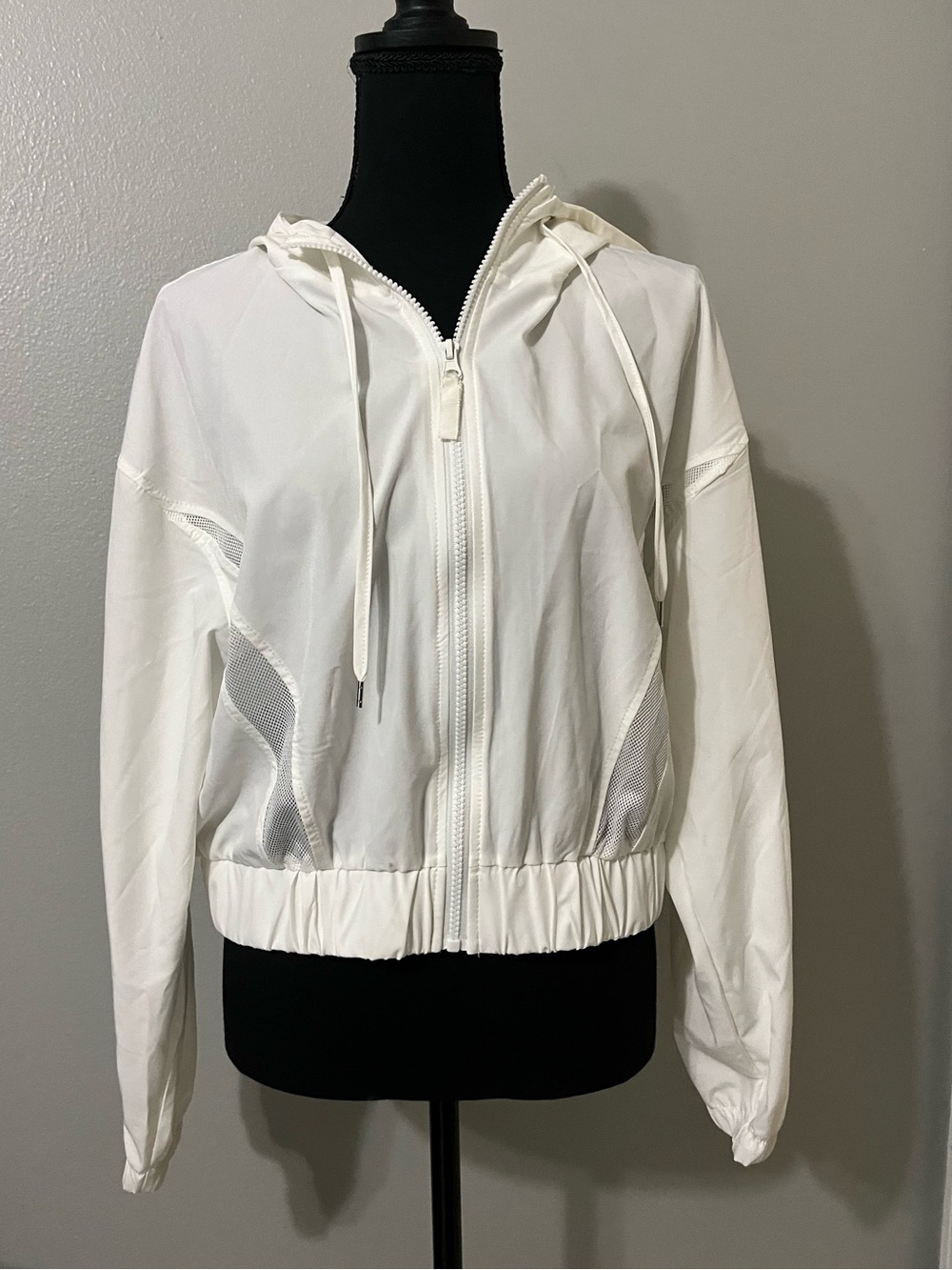 GB White zip up hoodie with mesh inserts. Pre-Owned Condition-Very Good. Size M